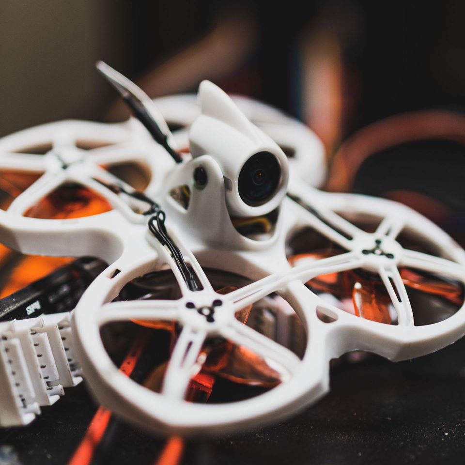 طقم الطائرة بدون طيار للسباق م - مراجعة Drone Kit With Camera وسعره